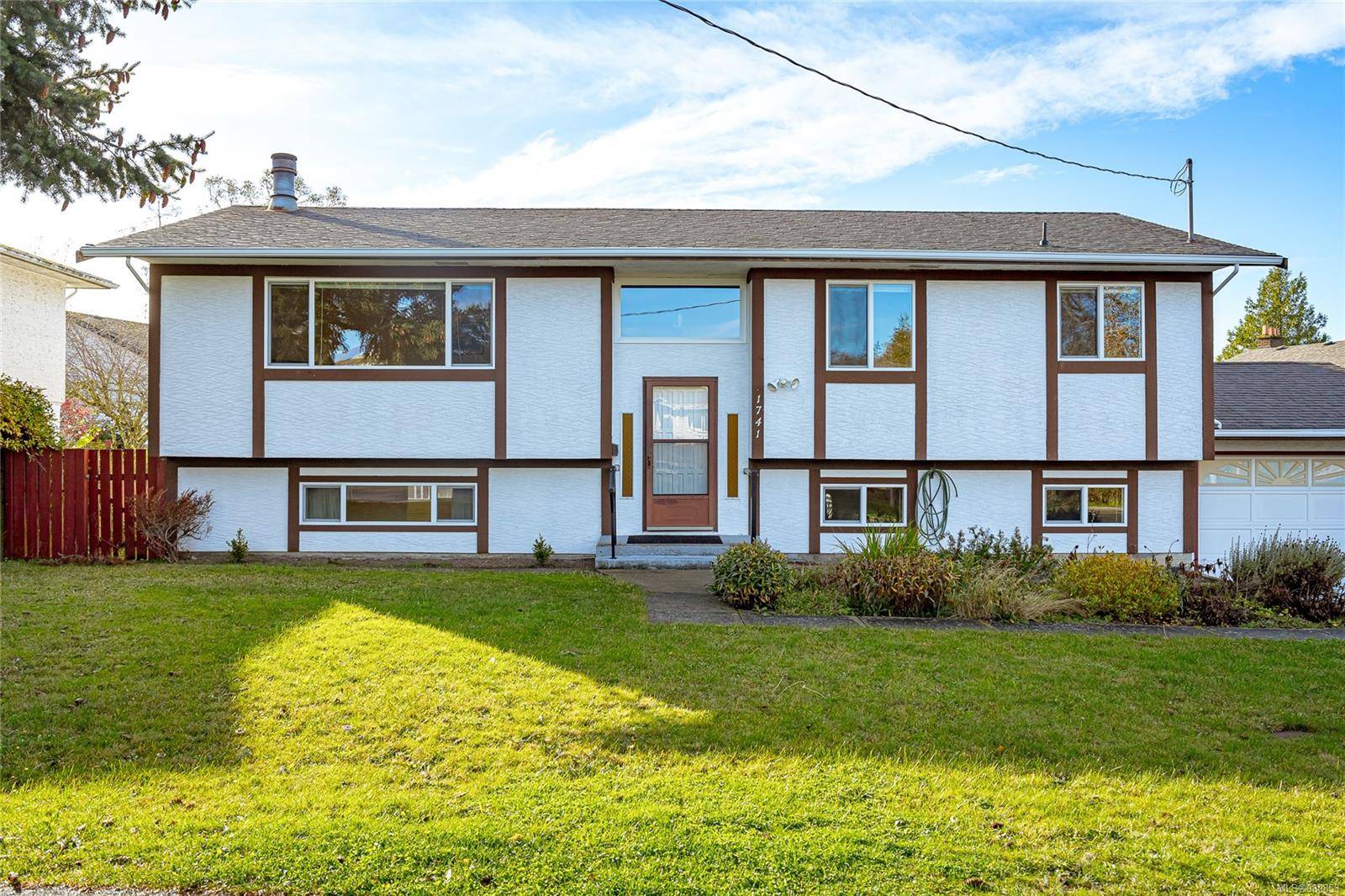 Saanich, BC V8N 5B3,1741 Kenmore Rd