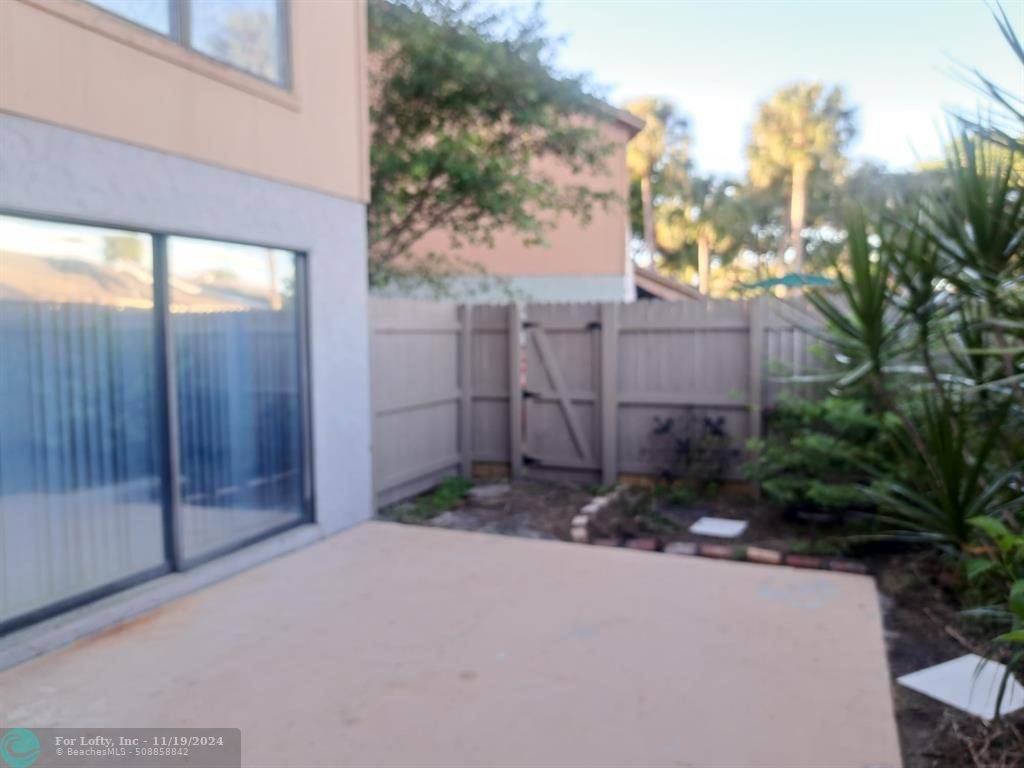 Palm Beach Gardens, FL 33403,916 Sandtree Dr  #916