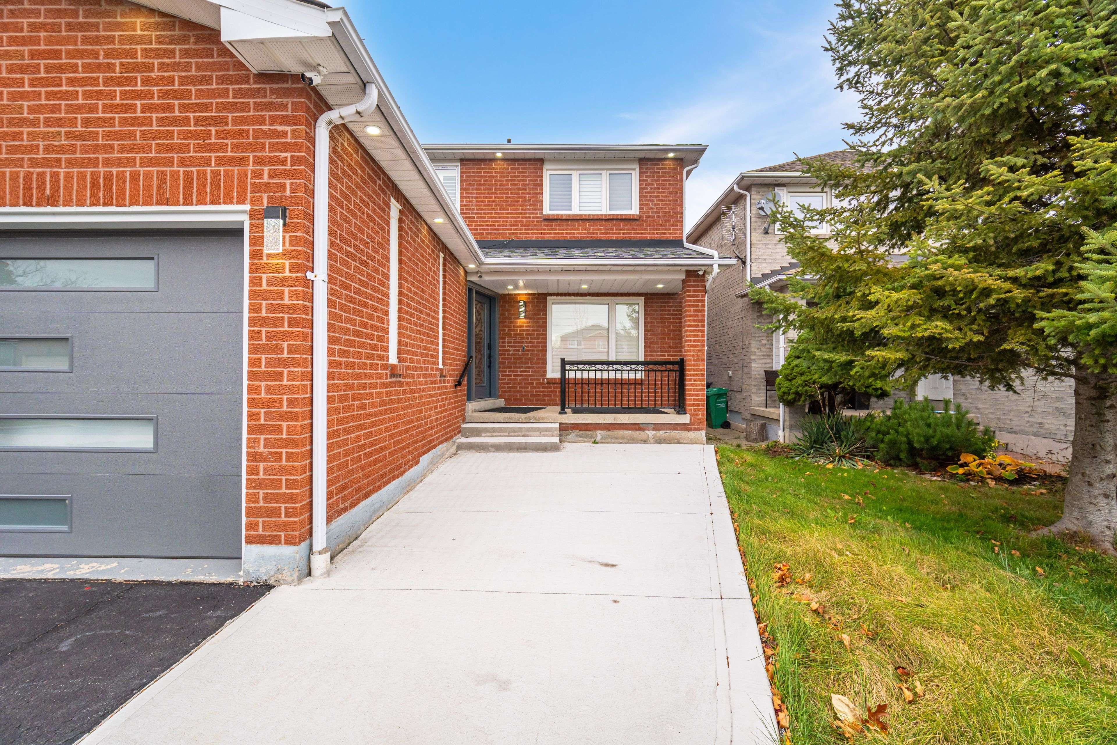 495 Fairview RD W, Mississauga, ON L5B 3W7