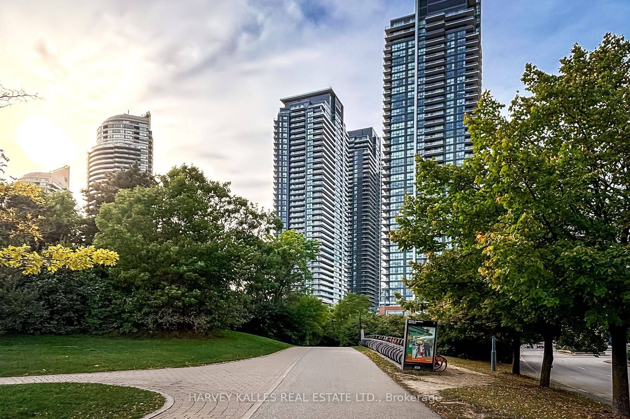 Toronto W06, ON M8V 0C2,2212 Lakeshore BLVD W #909