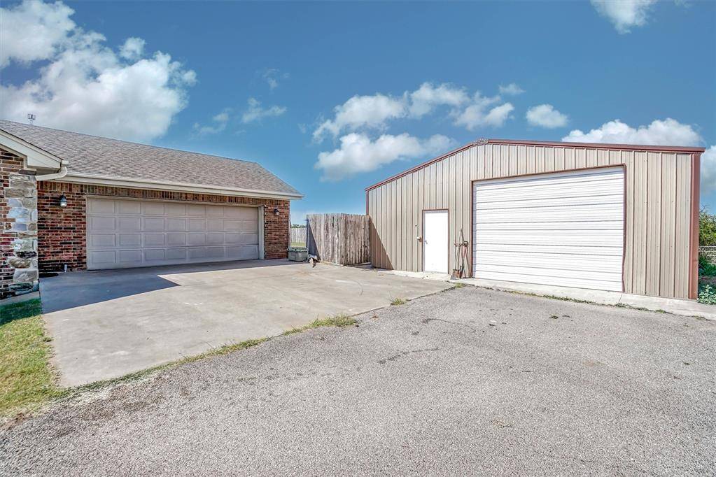 Weatherford, OK 73096,9943 N 2436 Road