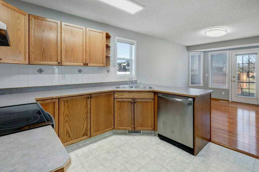 Calgary, AB T3K 4K9,10980 Harvest Lake WAY NE