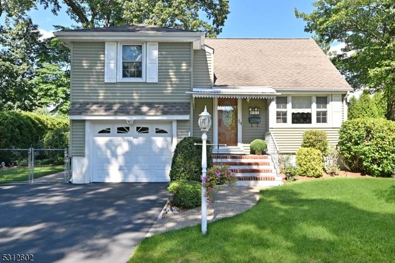 Paramus Boro, NJ 07652,81 Arnot Pl