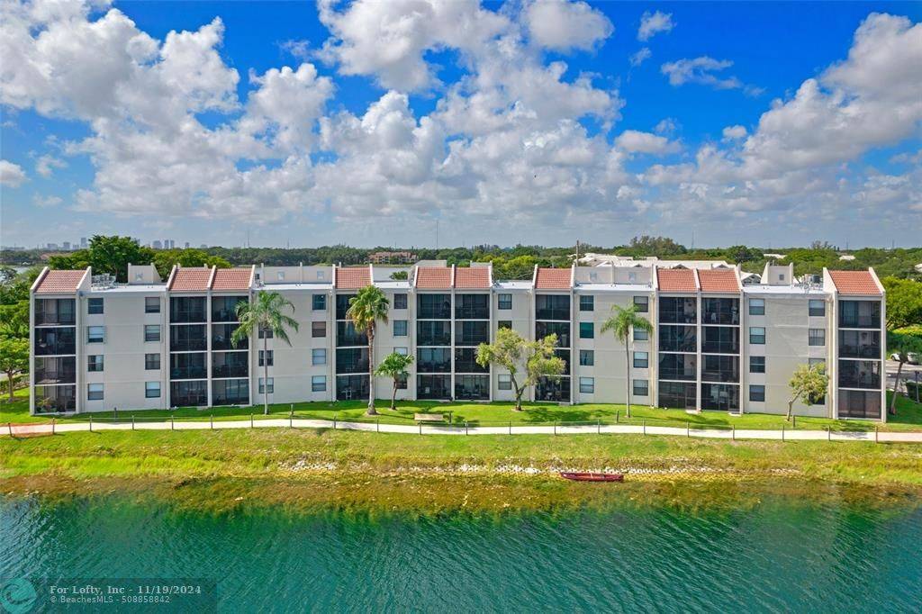 Oakland Park, FL 33309,113 Lake Emerald Dr  #107