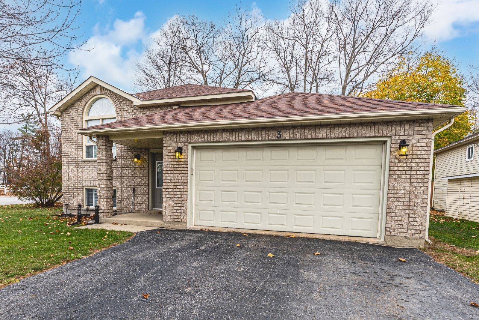 Wasaga Beach, ON L9Z 1E1,3 Donald CRES