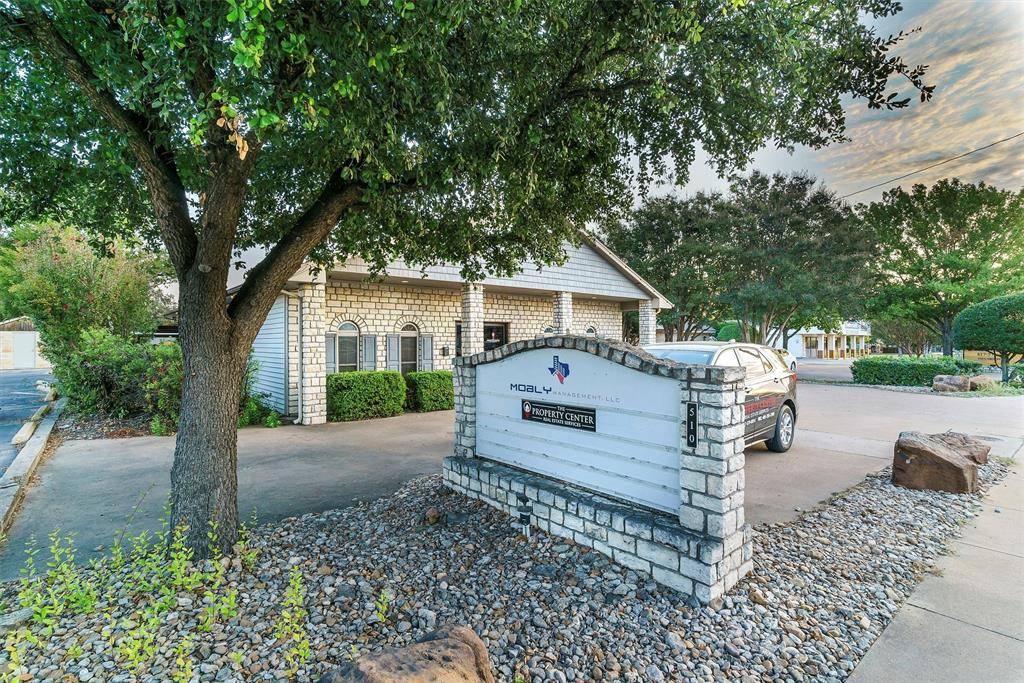 Granbury, TX 76048,510 W Pearl Street