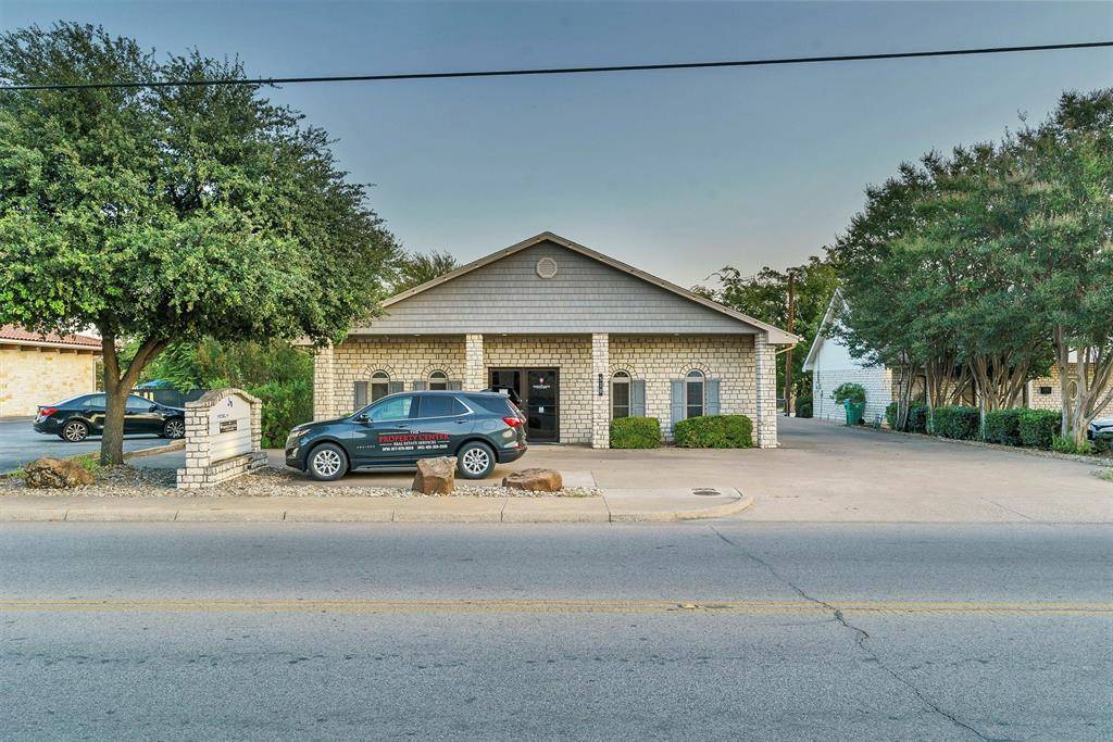 Granbury, TX 76048,510 W Pearl Street