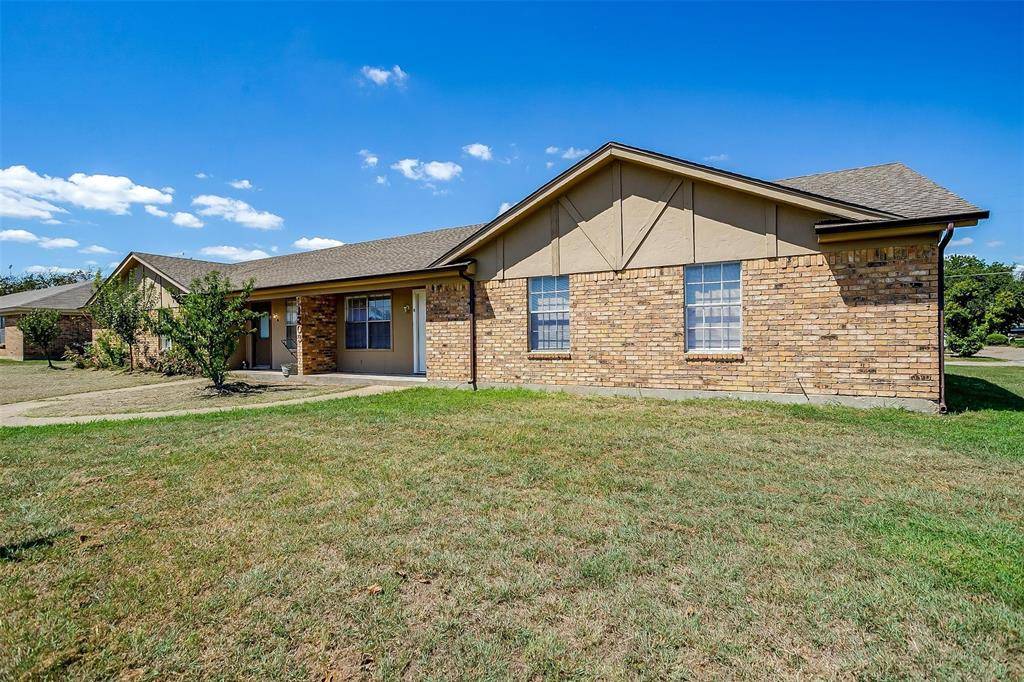 Cleburne, TX 76033,1203 N Nolan River Road #B