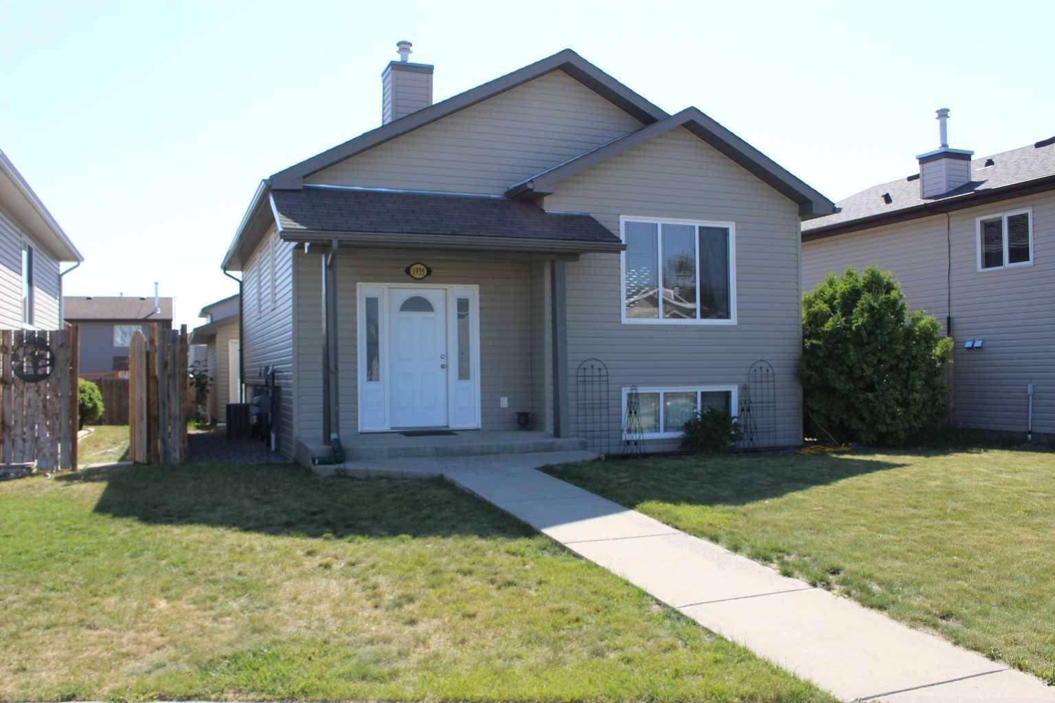 Coaldale, AB T1M 1R6,1935 Parkside Close