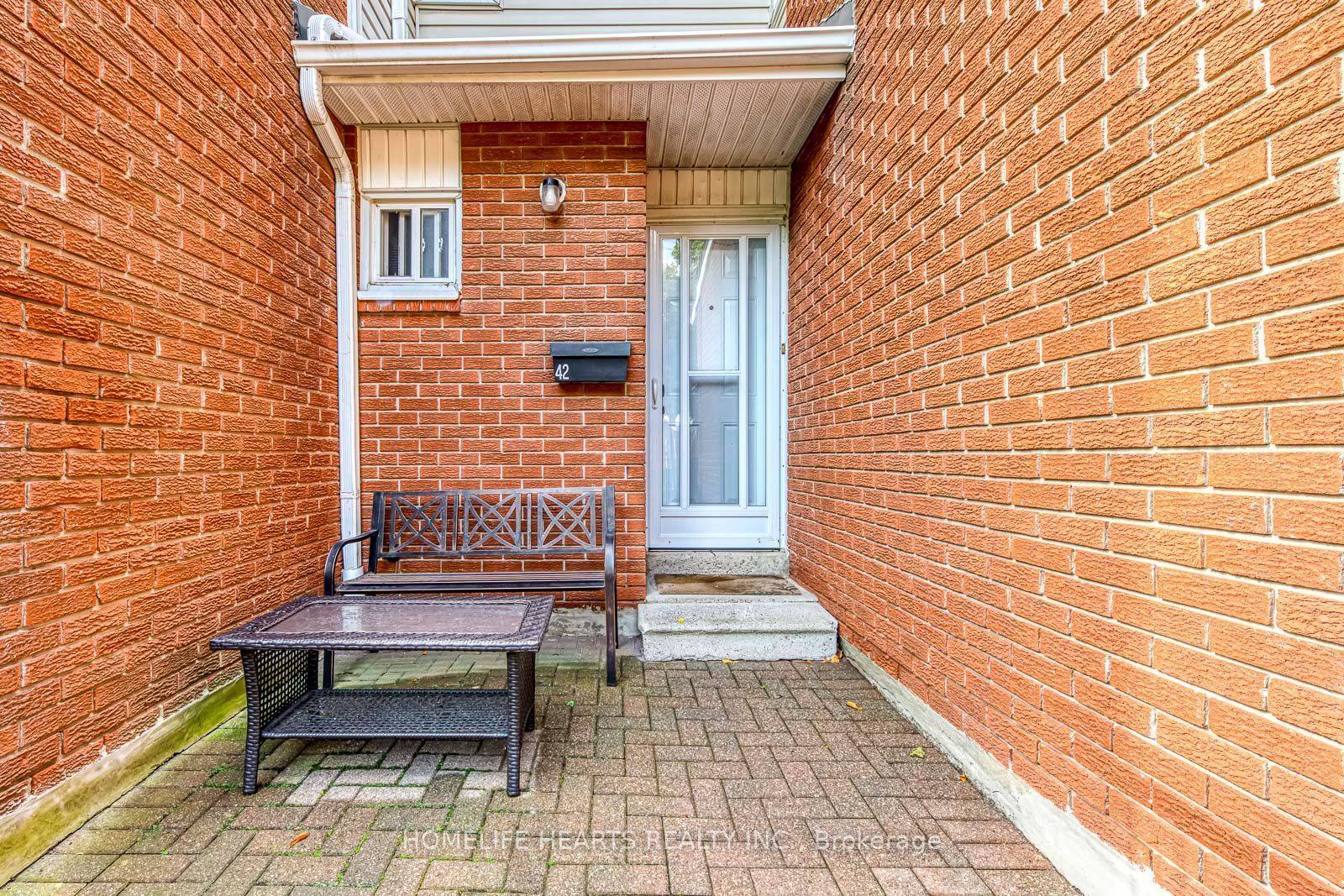 Brampton, ON L6T 3Z3,42 Sandringham CT