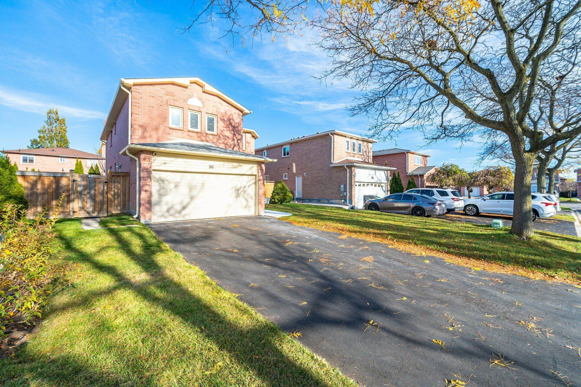 Brampton, ON L6X 4B2,36 Smye CT