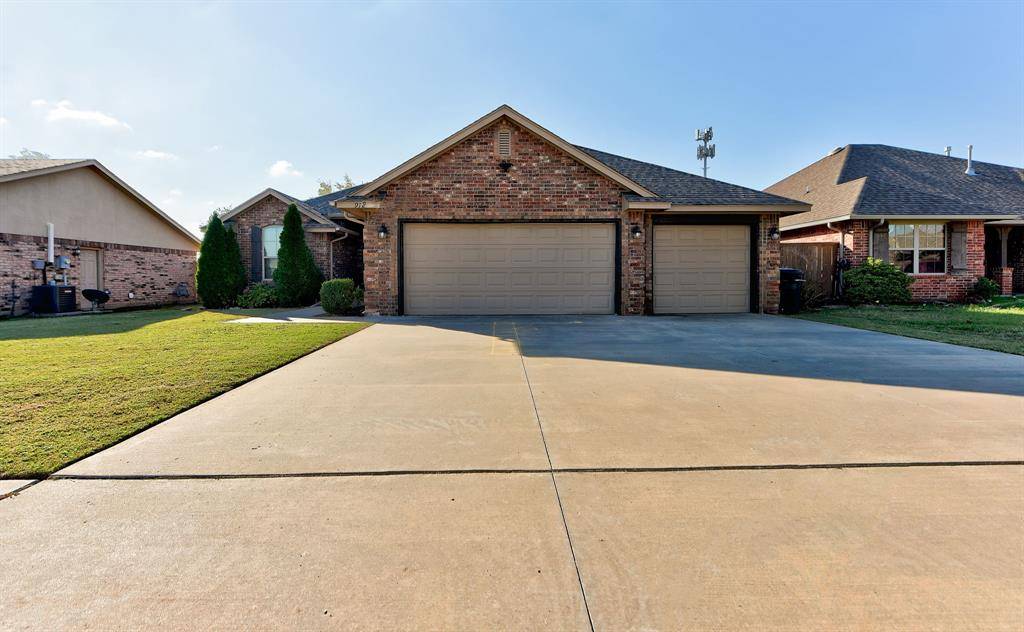 Moore, OK 73160,912 SW 16th Street