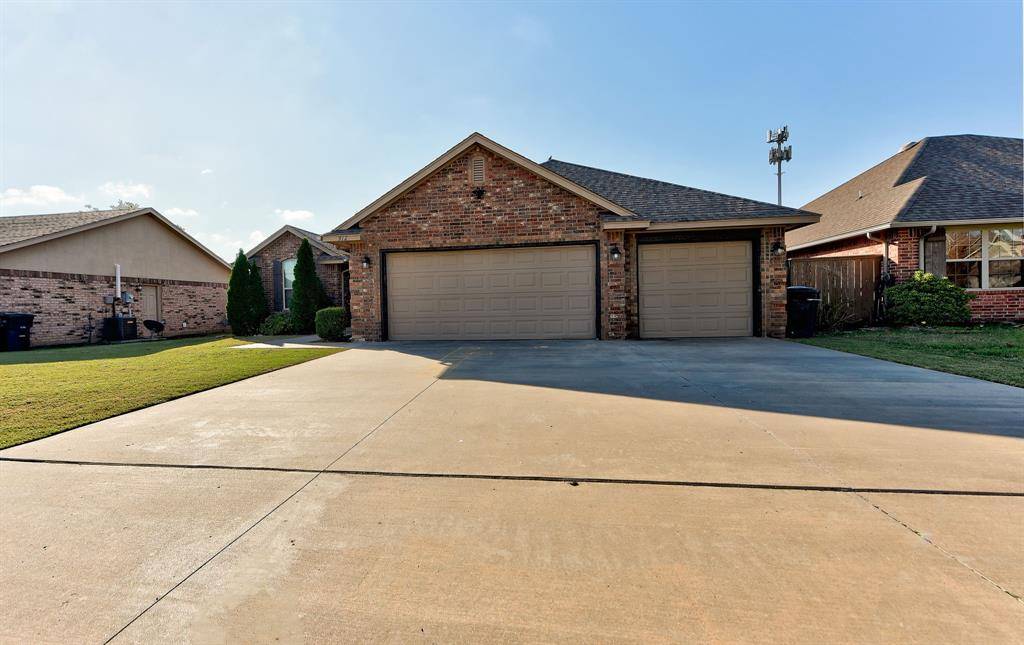 Moore, OK 73160,912 SW 16th Street