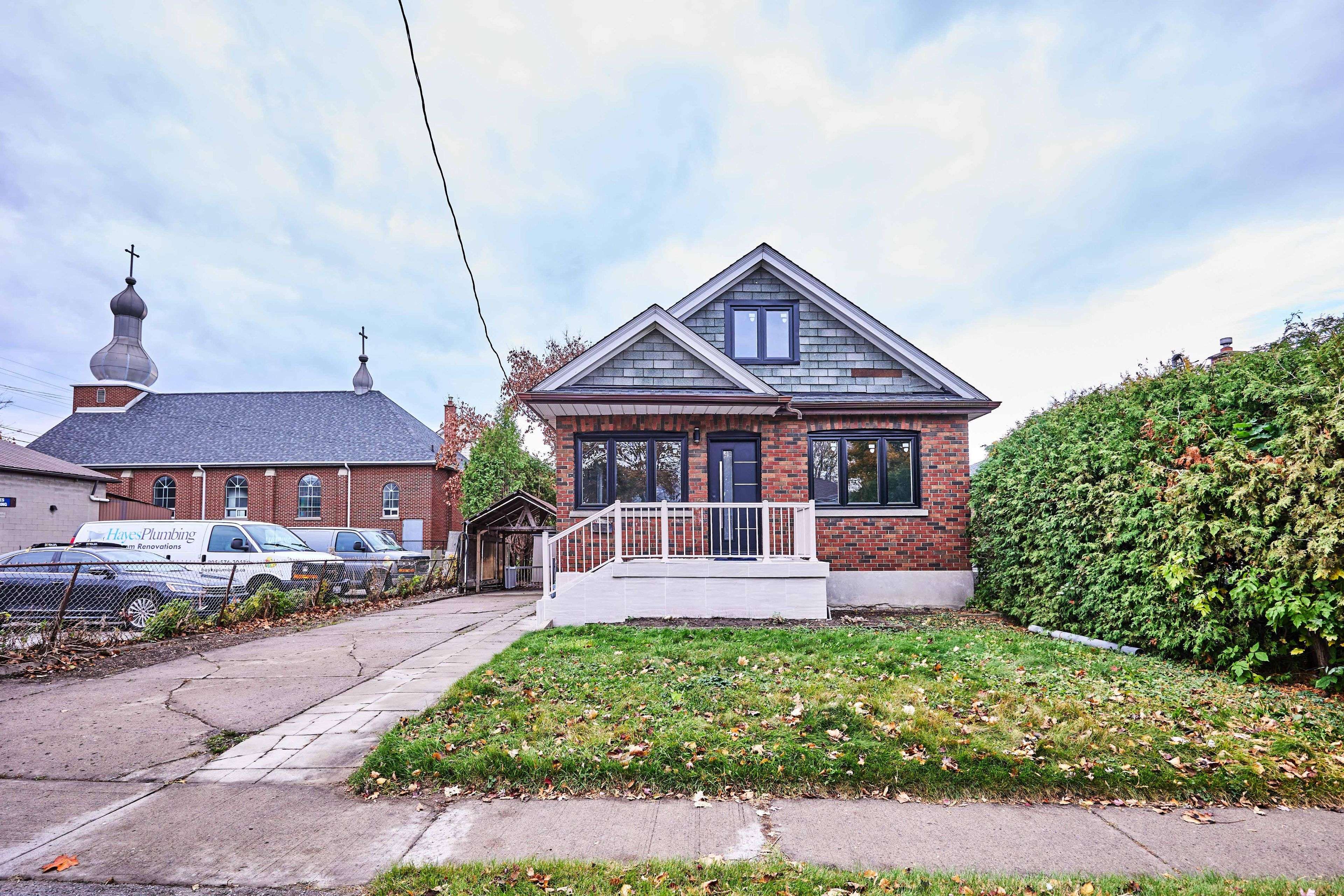 Oshawa, ON L1H 3A9,255 Graburn AVE N