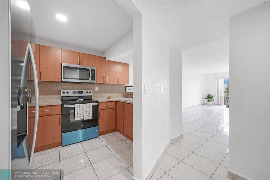 Hialeah, FL 33014,230 W 68th St  #208