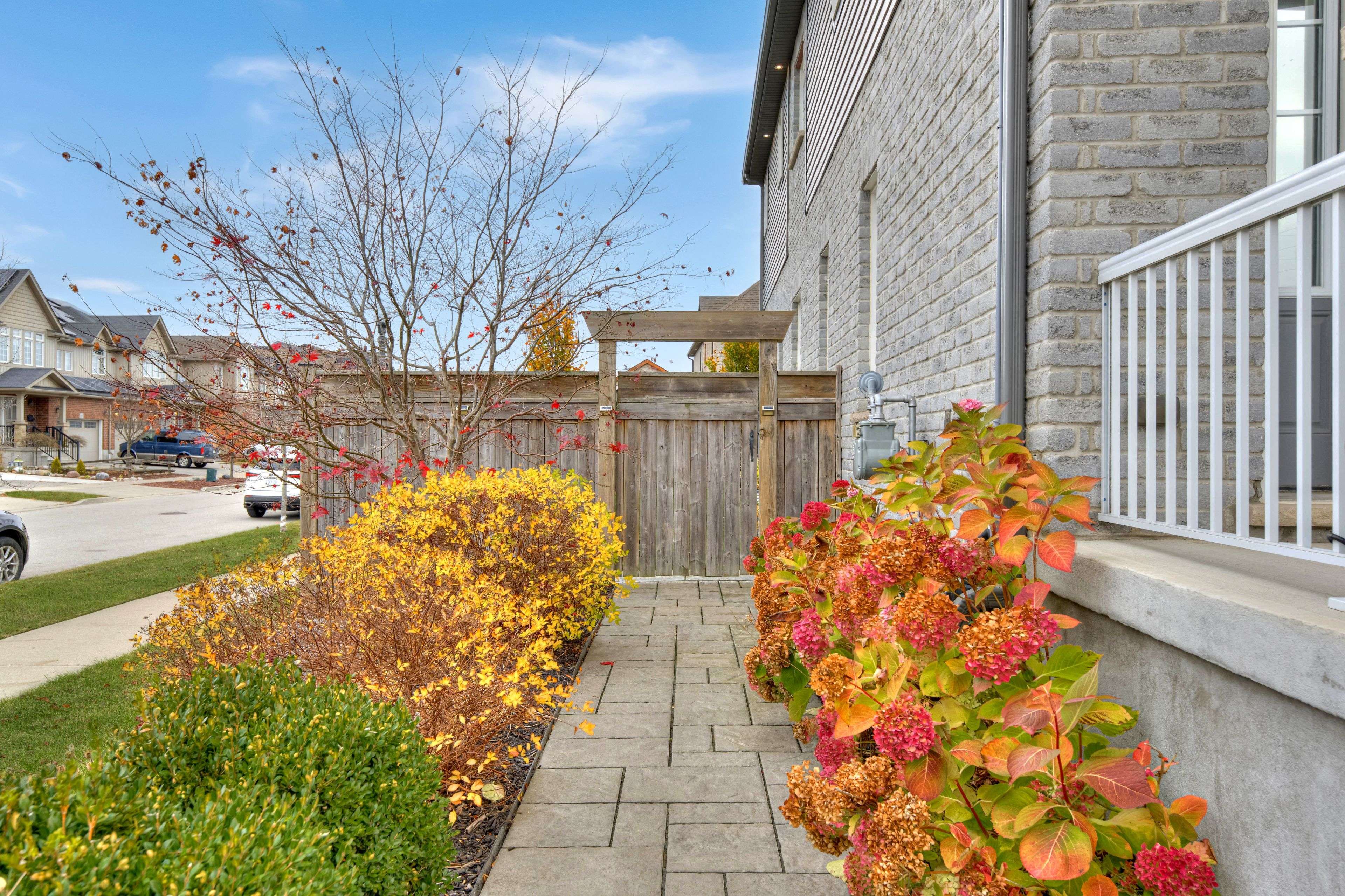 Kitchener, ON N2P 0B4,900 Steepleridge CT