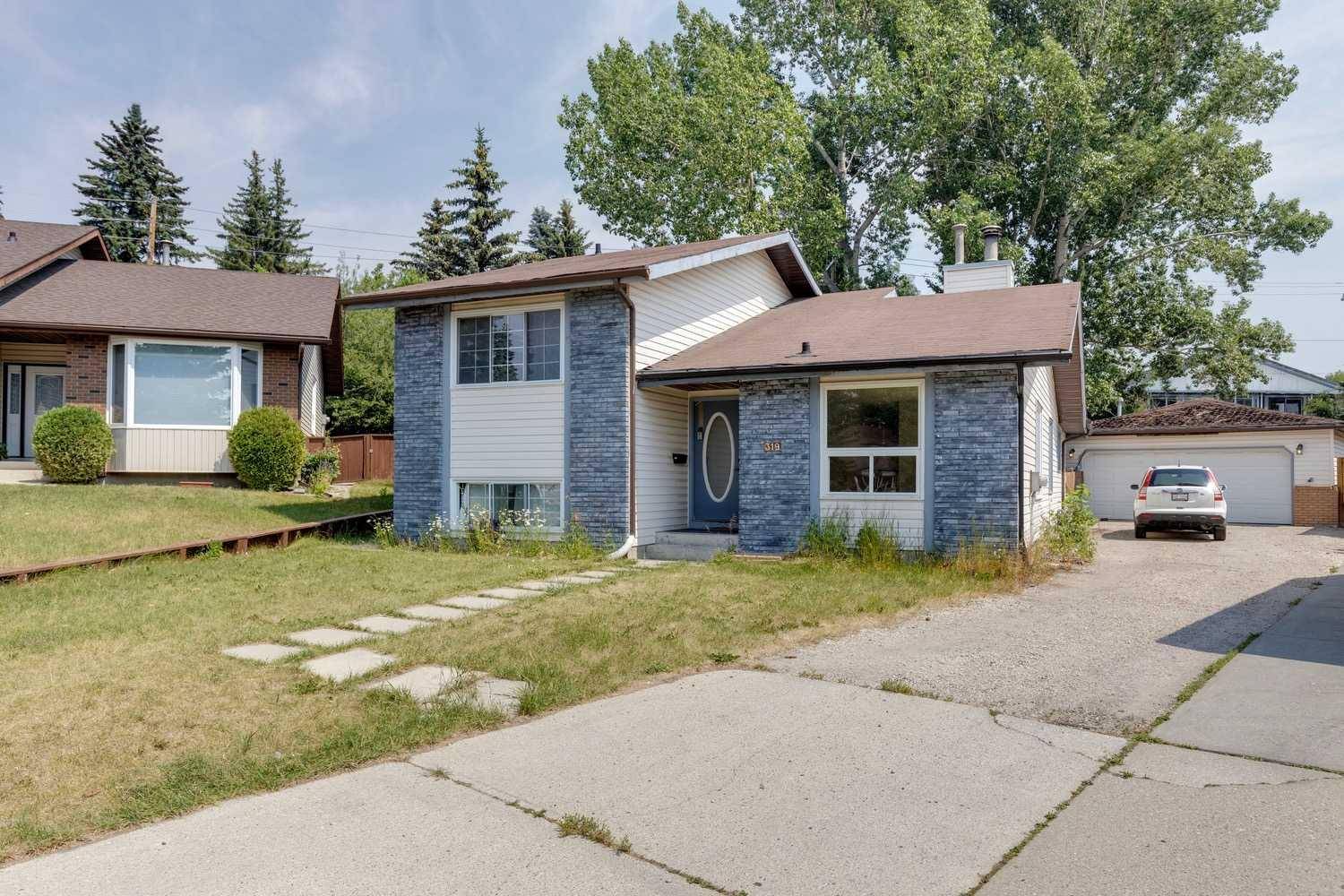 Calgary, AB T3G 1M8,319 Ranchview Mews NW