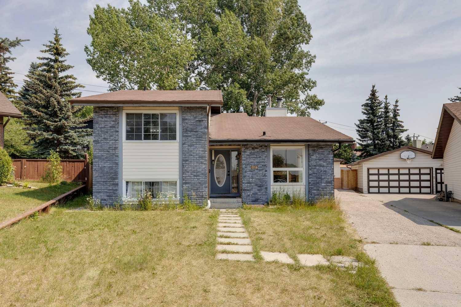 Calgary, AB T3G 1M8,319 Ranchview Mews NW