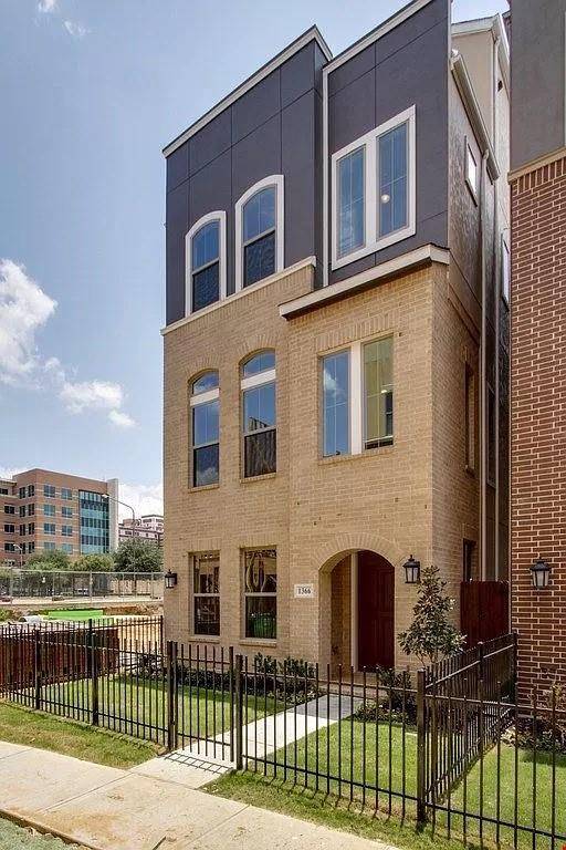 Dallas, TX 75215,1366 Branchwood Place