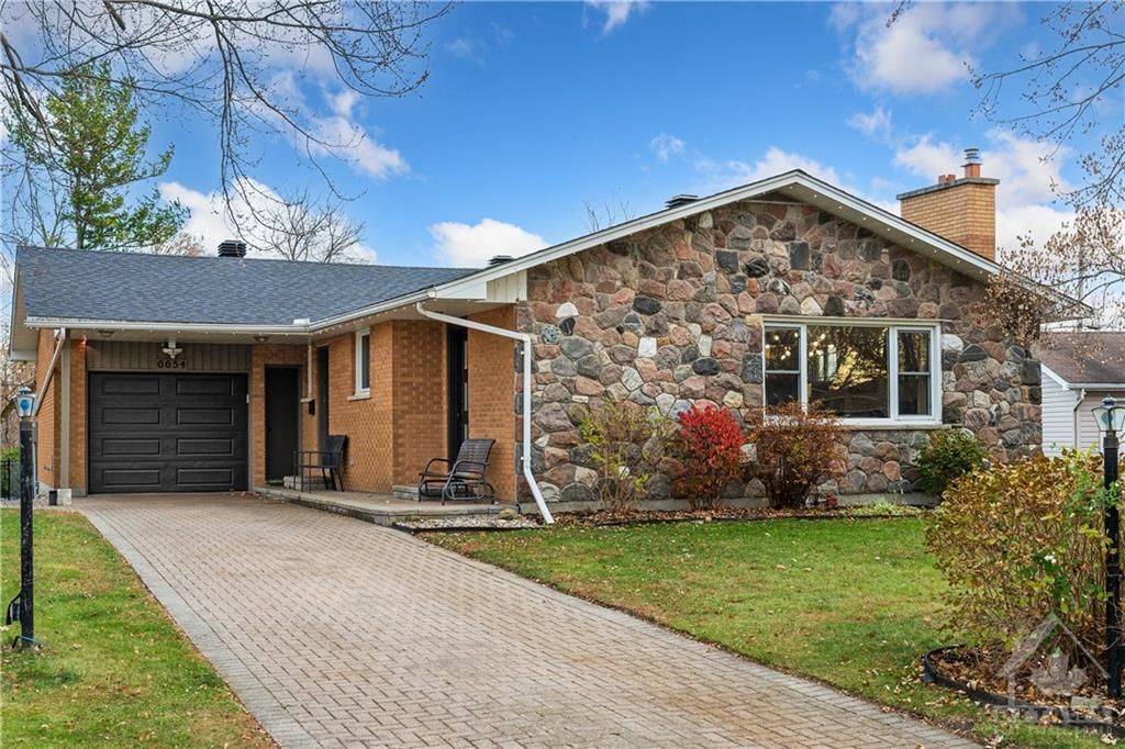 Manotick - Kars - Rideau Twp And Area, ON K0A 2T0,6654 CAROLIN CT