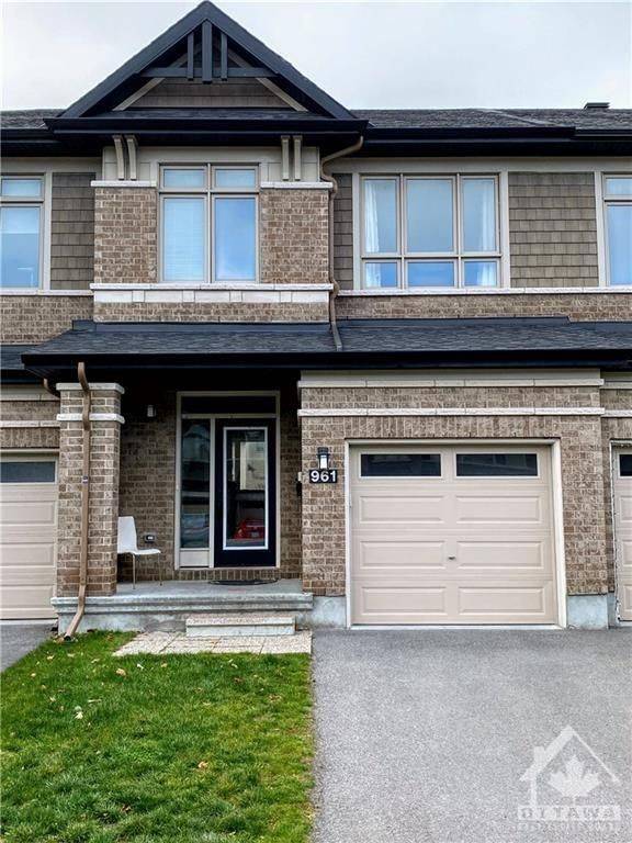 Barrhaven, ON K2J 5P8,961 COBBLE HILL DR