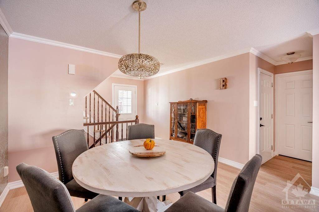 Barrhaven, ON K2J 6H5,420 MEADOWHAWK CRES