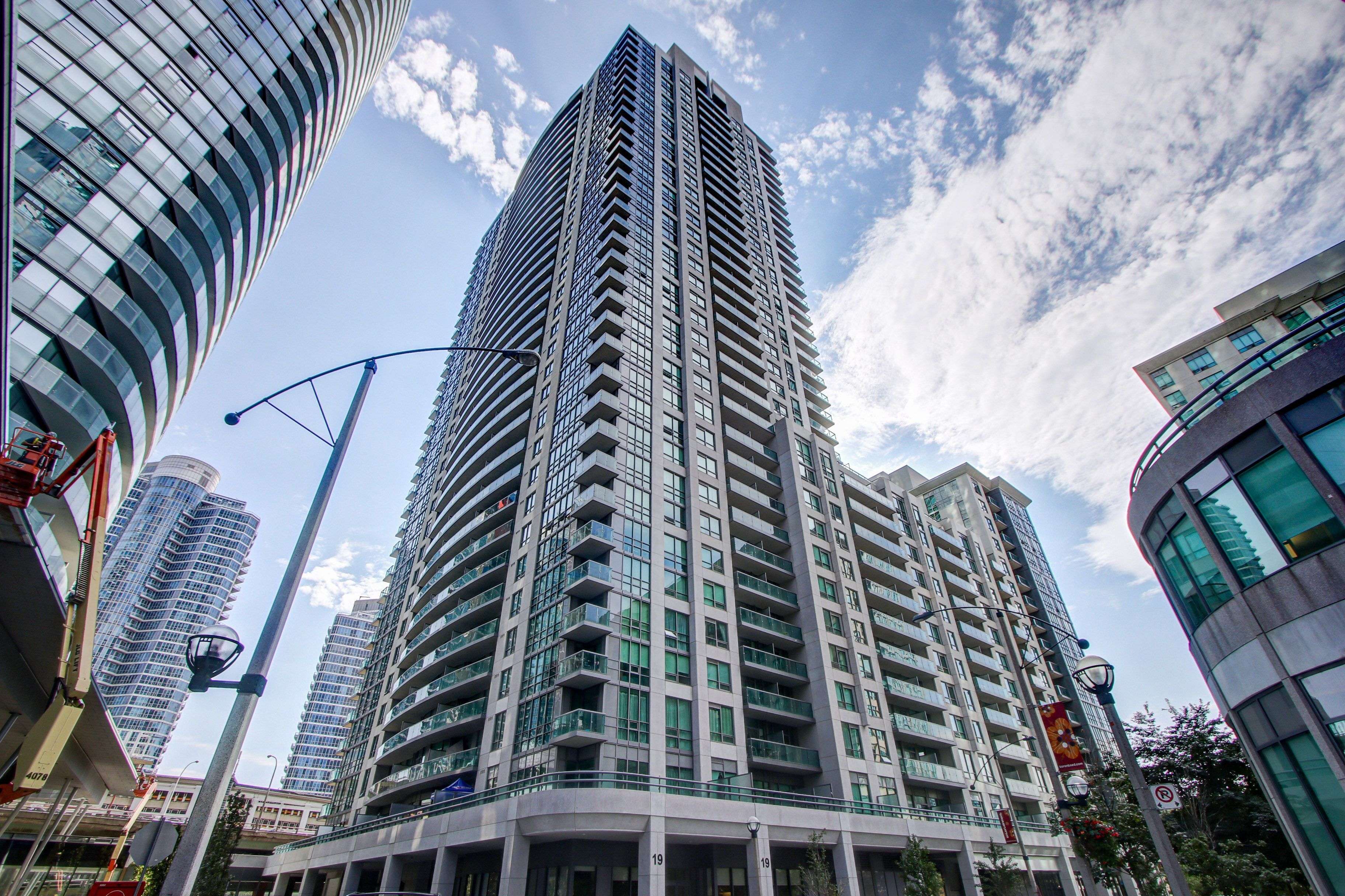 Toronto C01, ON M5J 3A3,19 Grand Trunk CRES #2306