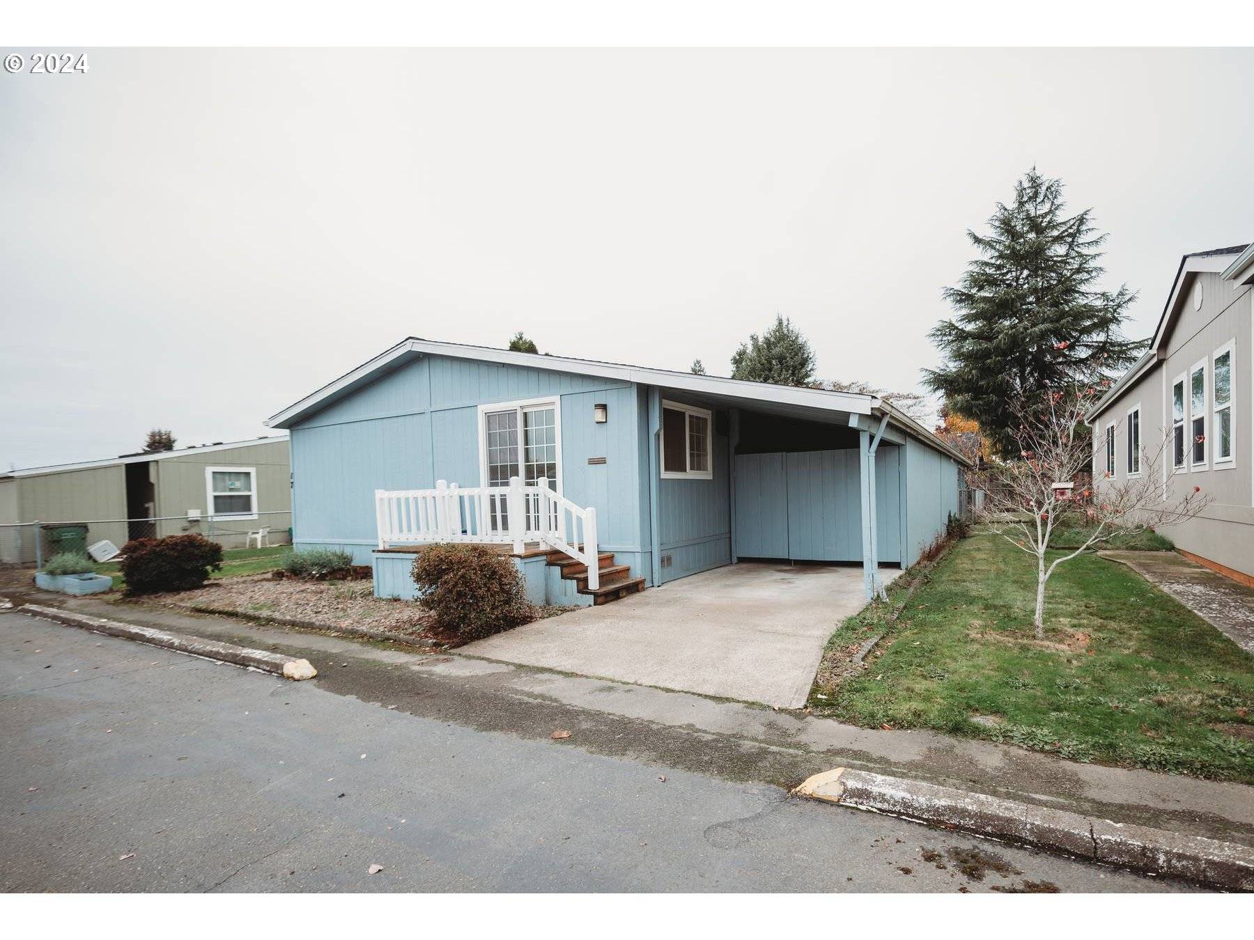 Newberg, OR 97132,301 E COLUMBIA DR #17