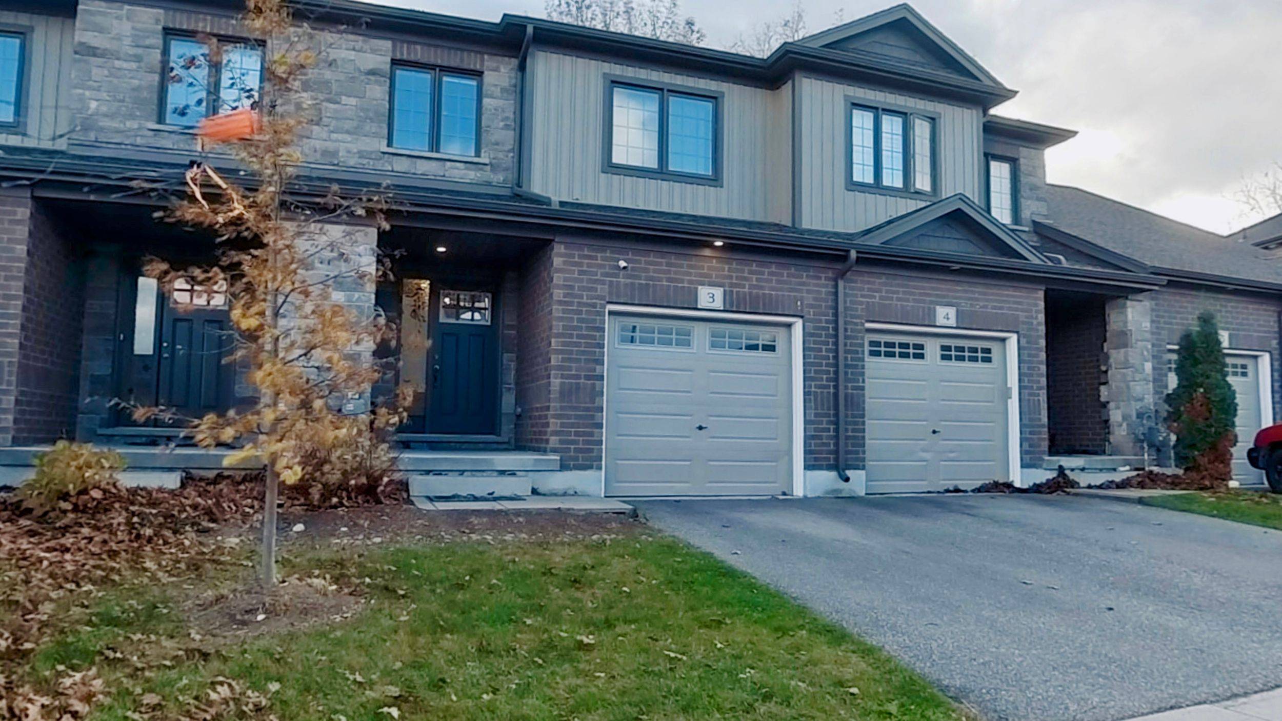 Cambridge, ON N1S 0B6,135 HARDCASTLE DR #3