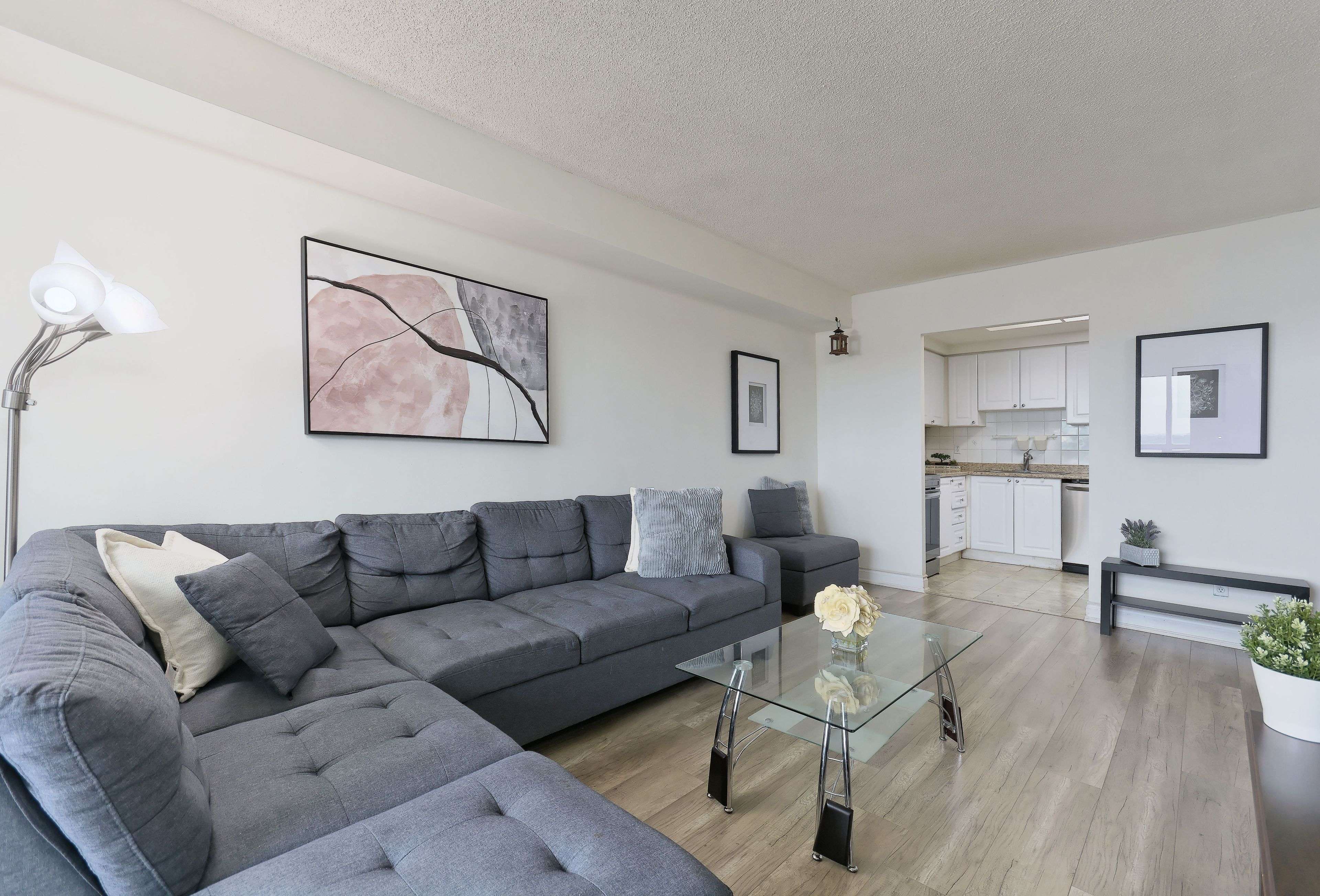 Mississauga, ON L5B 4B1,135 Hillcrest AVE #1013