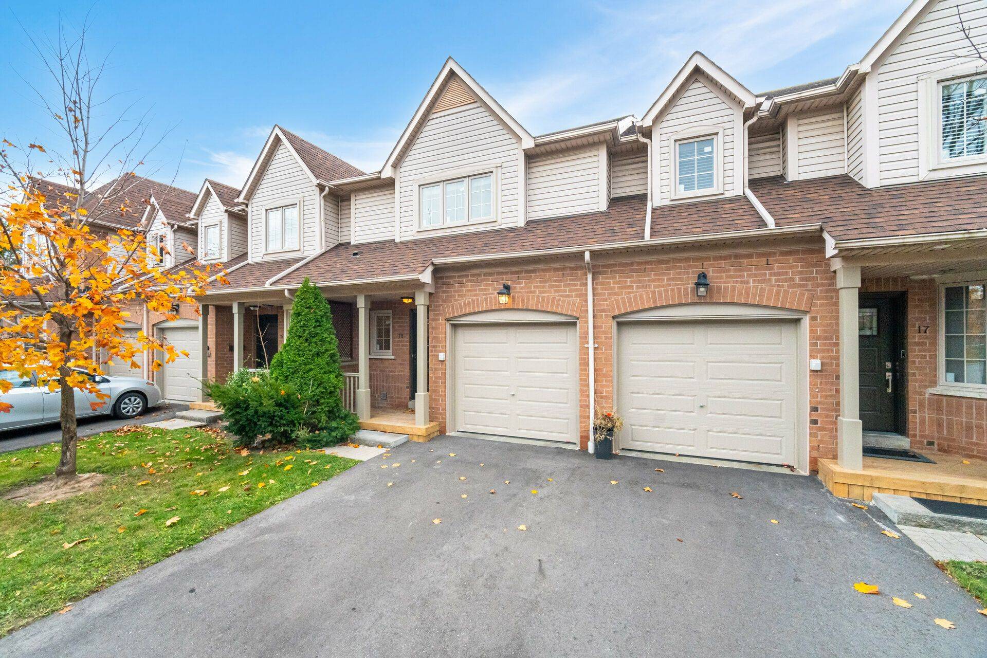 Mississauga, ON L5V 2M6,5223 Fairford CRES #18