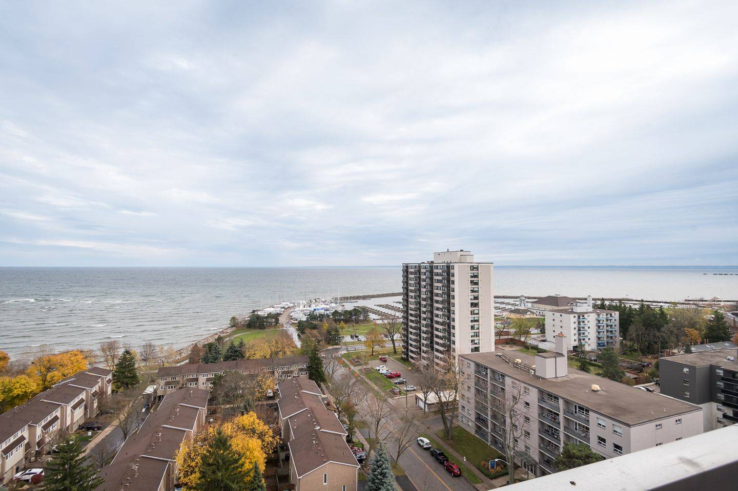 Oakville, ON L6L 5K1,2263 Marine DR #1607