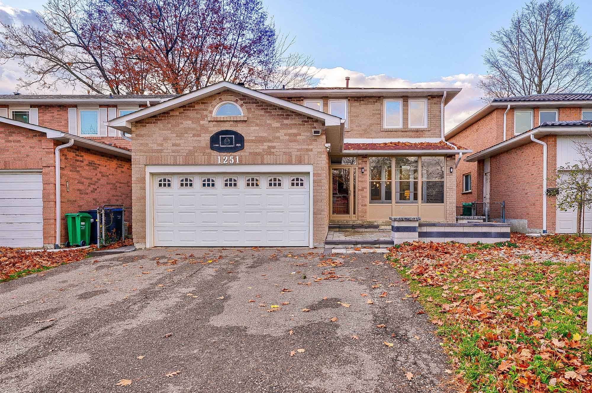 Mississauga, ON L5C 3N6,1251 Shagbark CRES