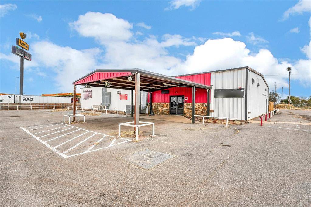 Elk City, OK 73644,2707 E Highway 66