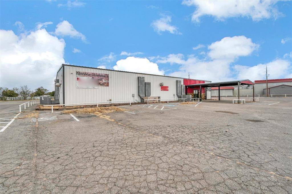 Elk City, OK 73644,2707 E Highway 66