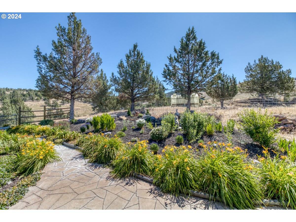 Prineville, OR 97754,8883 NE MEADOW RIDGE RD