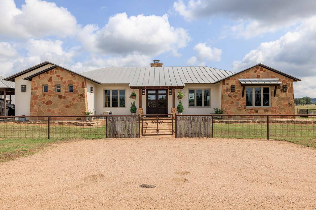 Fredericksburg, TX 78624,5686 -- Ranch Rd 1631