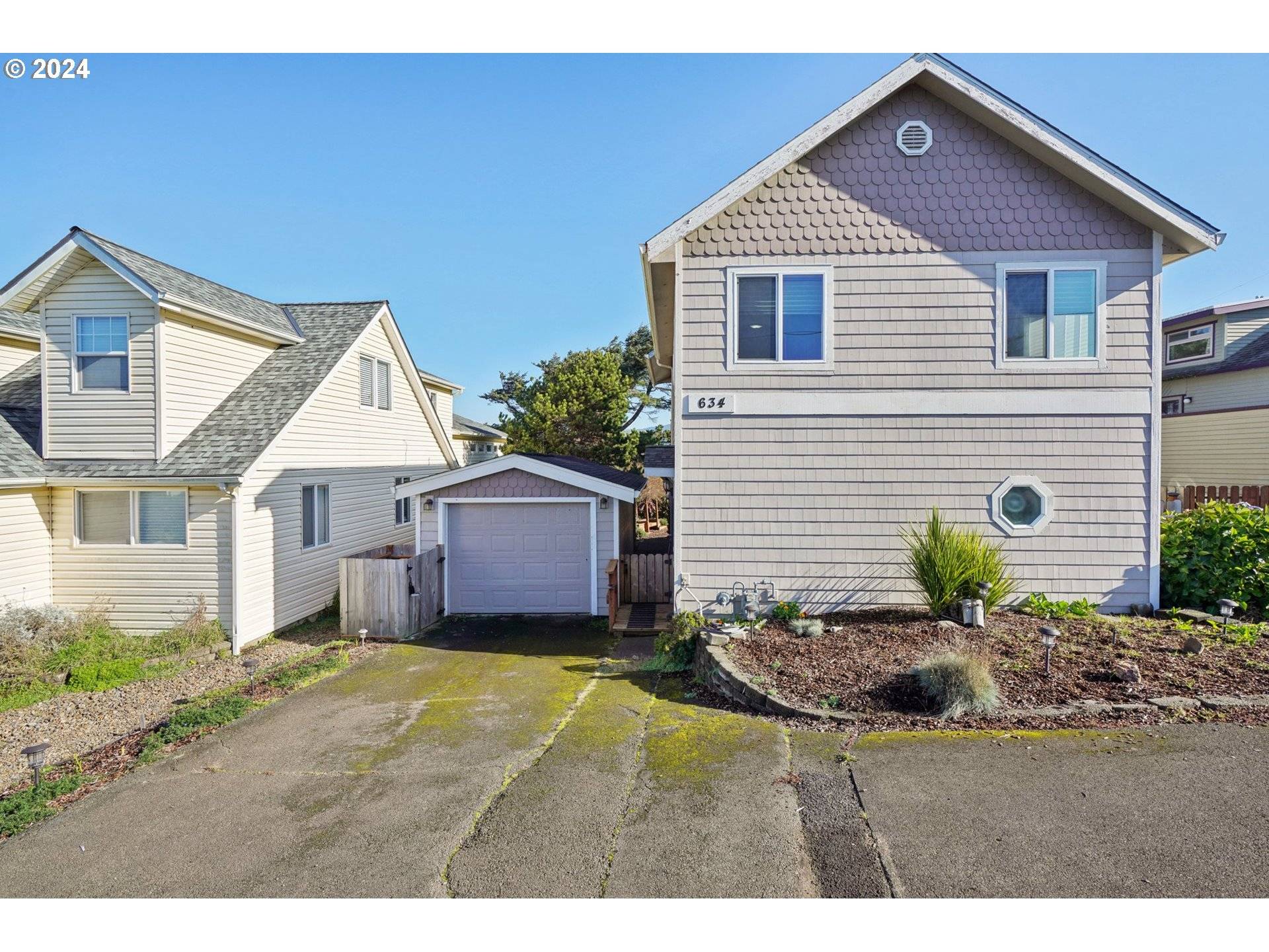 Lincoln City, OR 97367,634 SW EBB AVE