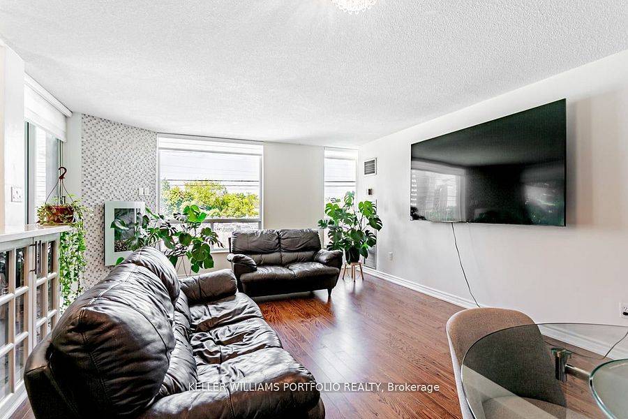 Toronto C14, ON M2M 4L1,28 Pemberton AVE #201