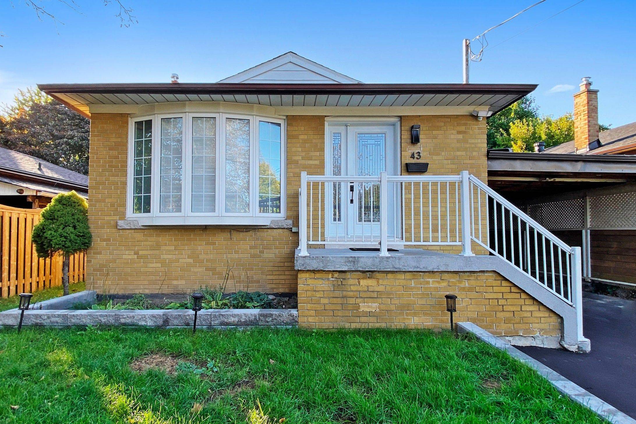 Toronto E09, ON M1G 2A2,43 Densgrove RD #BSMT