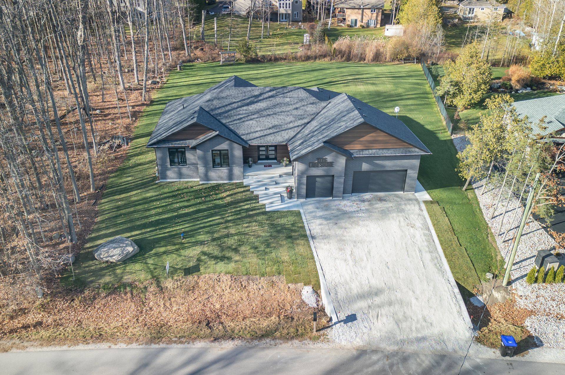 Oro-medonte, ON L0L 1T0,1016 Lakeshore DR N