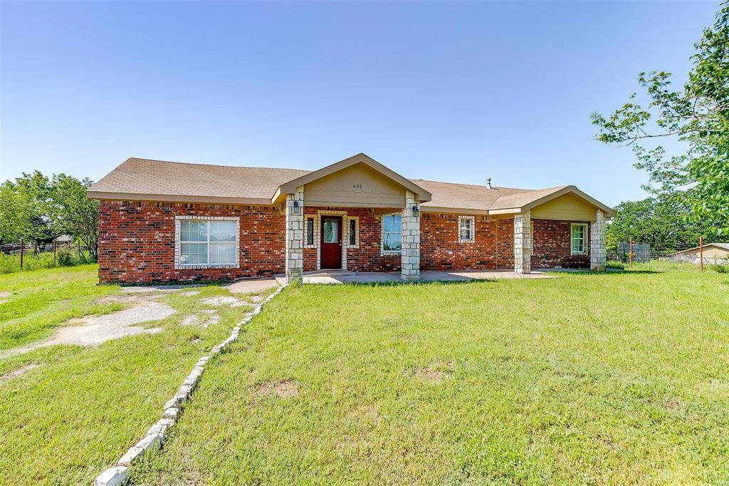 Cleburne, TX 76031,601 County Road 702 #B