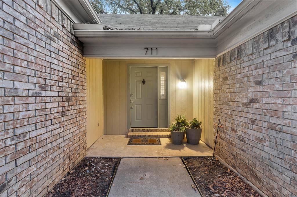 Grapevine, TX 76051,711 Preston Place