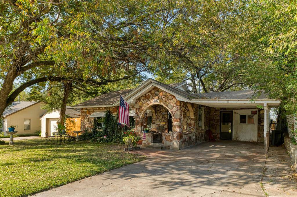 River Oaks, TX 76114,1617 Yale Street