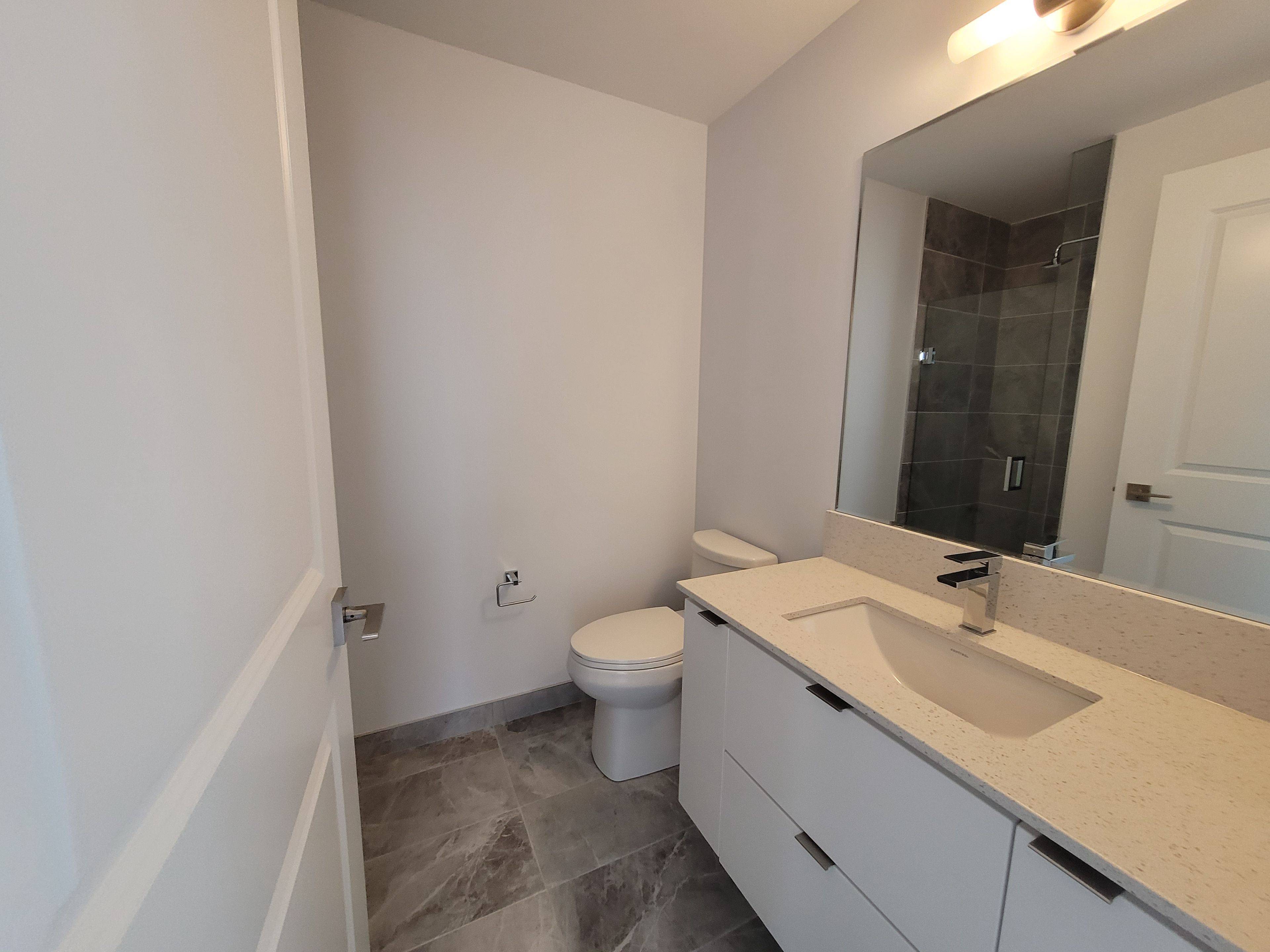 Mississauga, ON L5B 0N6,30 Elm DR #2102