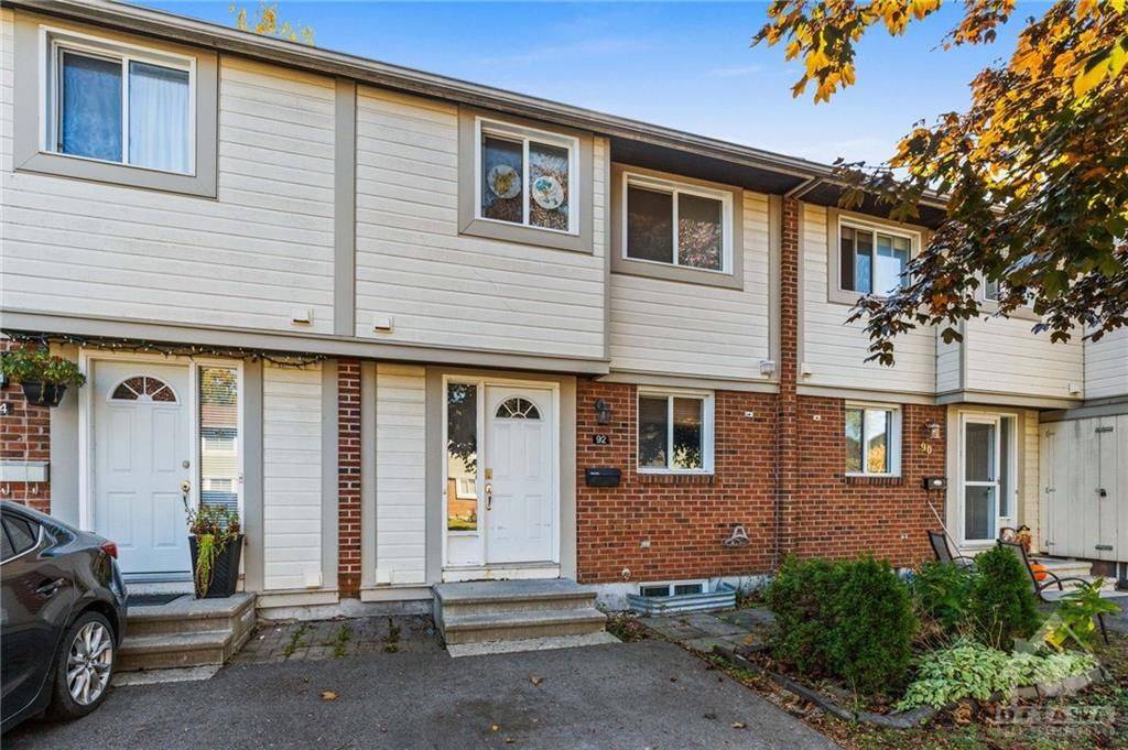 Kanata, ON K2L 2J1,92 BARROW CRES