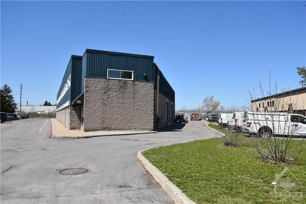 Country Place - Pineglen - Crestview And Area, ON K2E 7Z1,46 ANTARES DR #5
