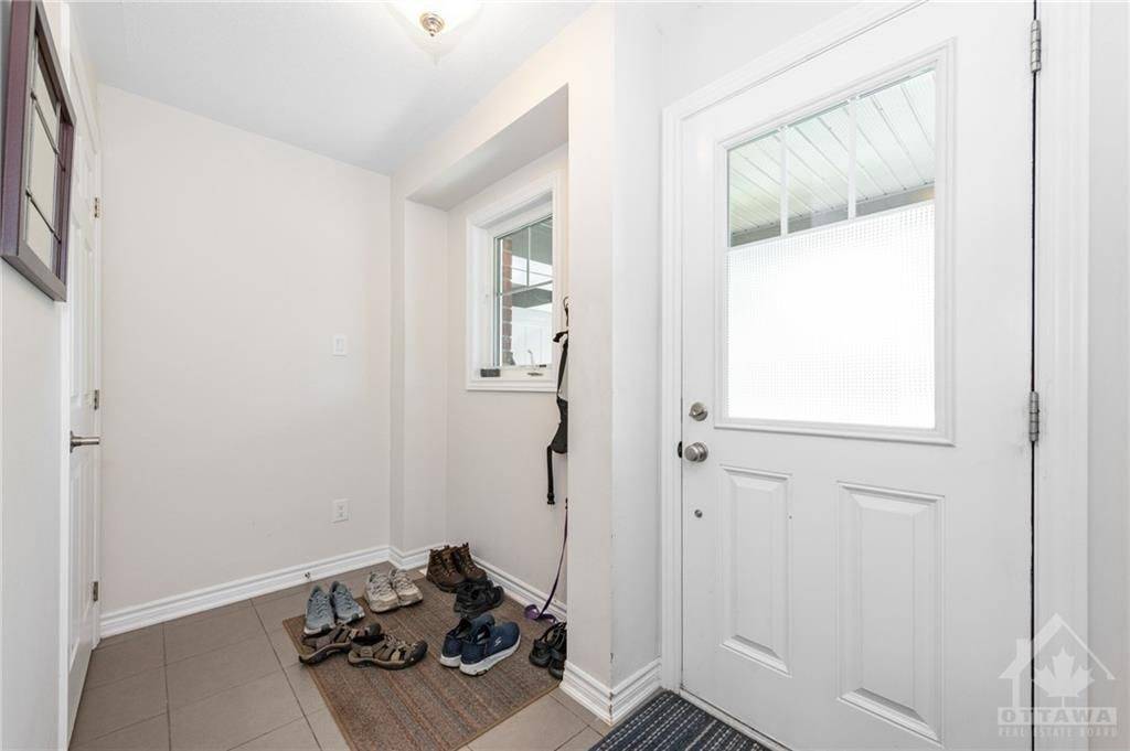 Kanata, ON K2M 0J8,582 MEADOWCREEK CIR