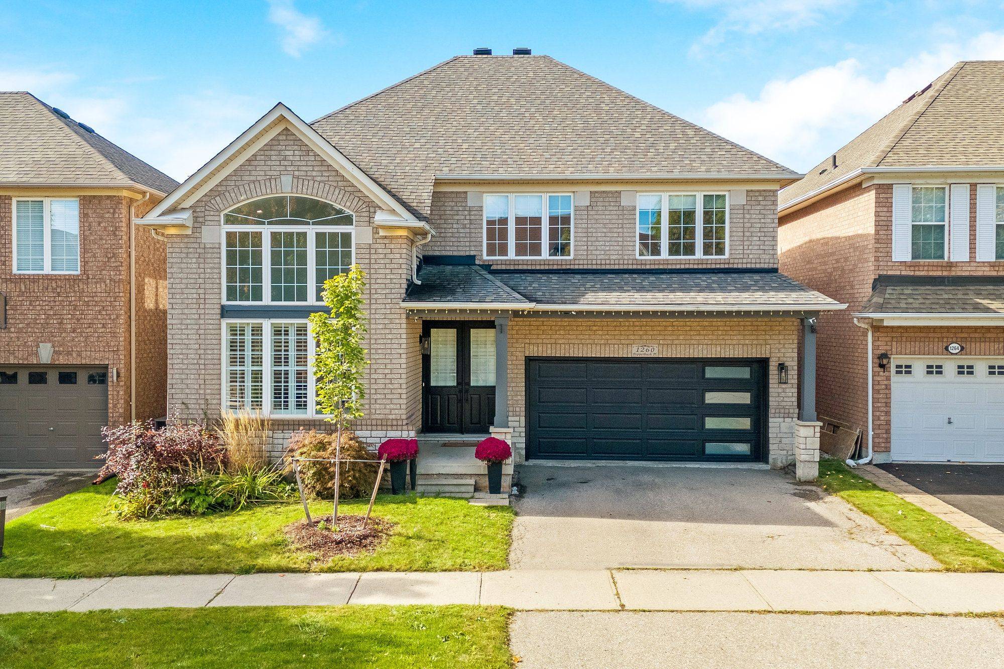 Oakville, ON L6M 4B7,1260 Pepperbush PL