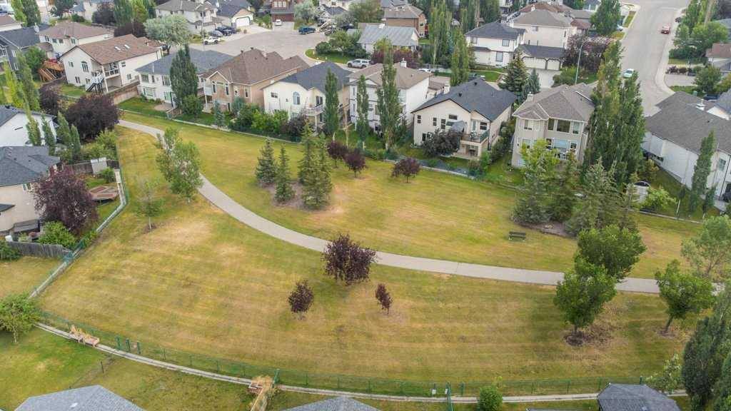 Chestermere, AB T1X 1J6,176 Cove CRES